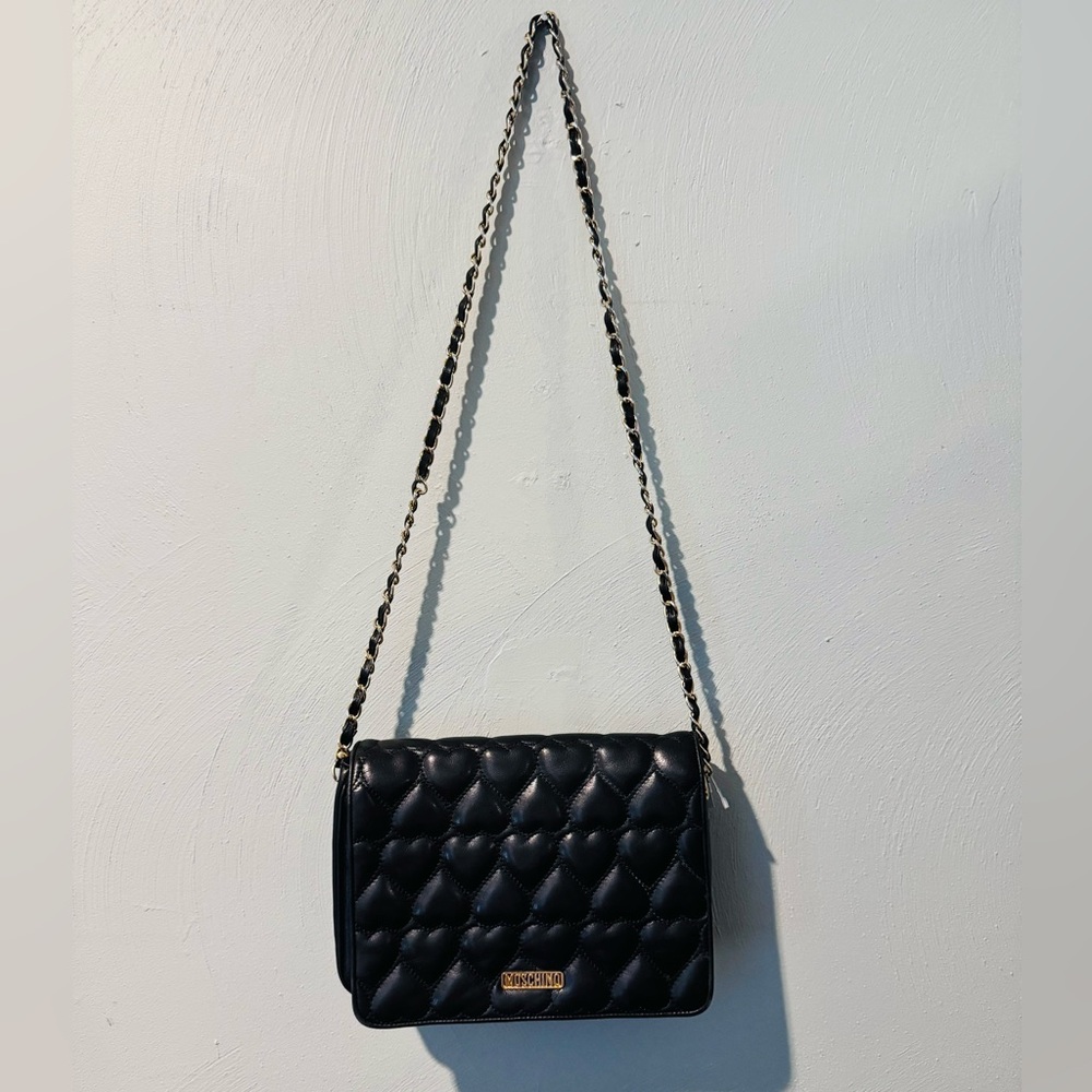 VINTAGE MOSCHINO HEART SHAPE QUILTED LAMBSKIN GOLD CHAIN STRAP PURSE